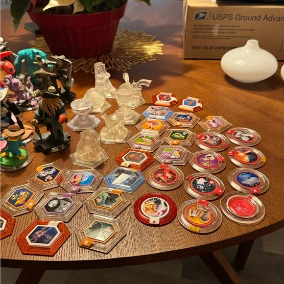 Disney infinity lot of 78 pieces